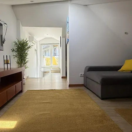 Charming With Balcony In Campanha