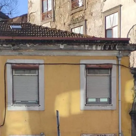 Charming With Balcony In Campanha Lägenhet